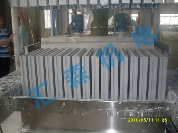 Positive top of the block molding machine